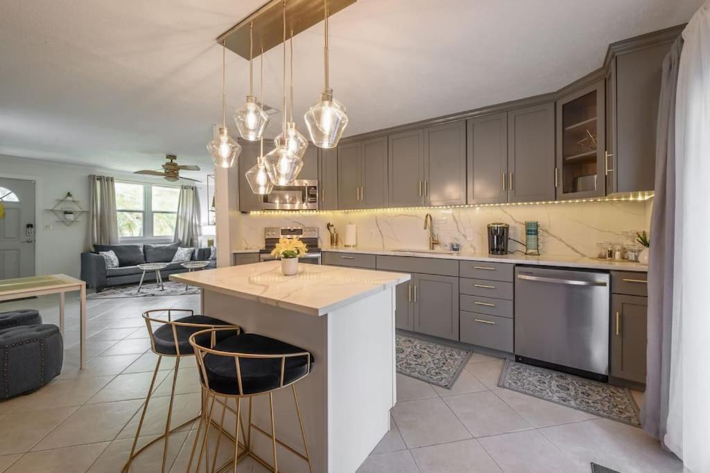 Golden Greek Getaway Chic House In Heart Of Tampa Βίλα Εξωτερικό φωτογραφία